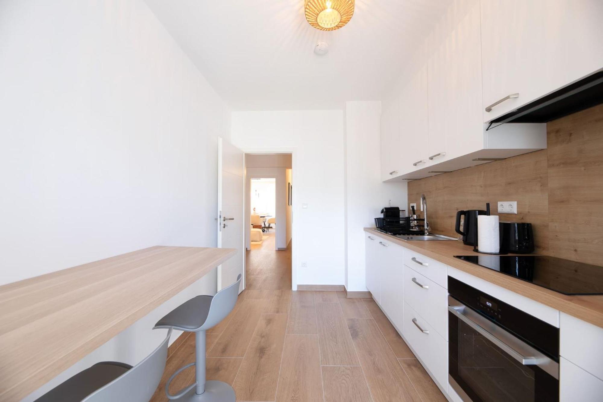 Bright & Stylish 2Br Apt In City Center