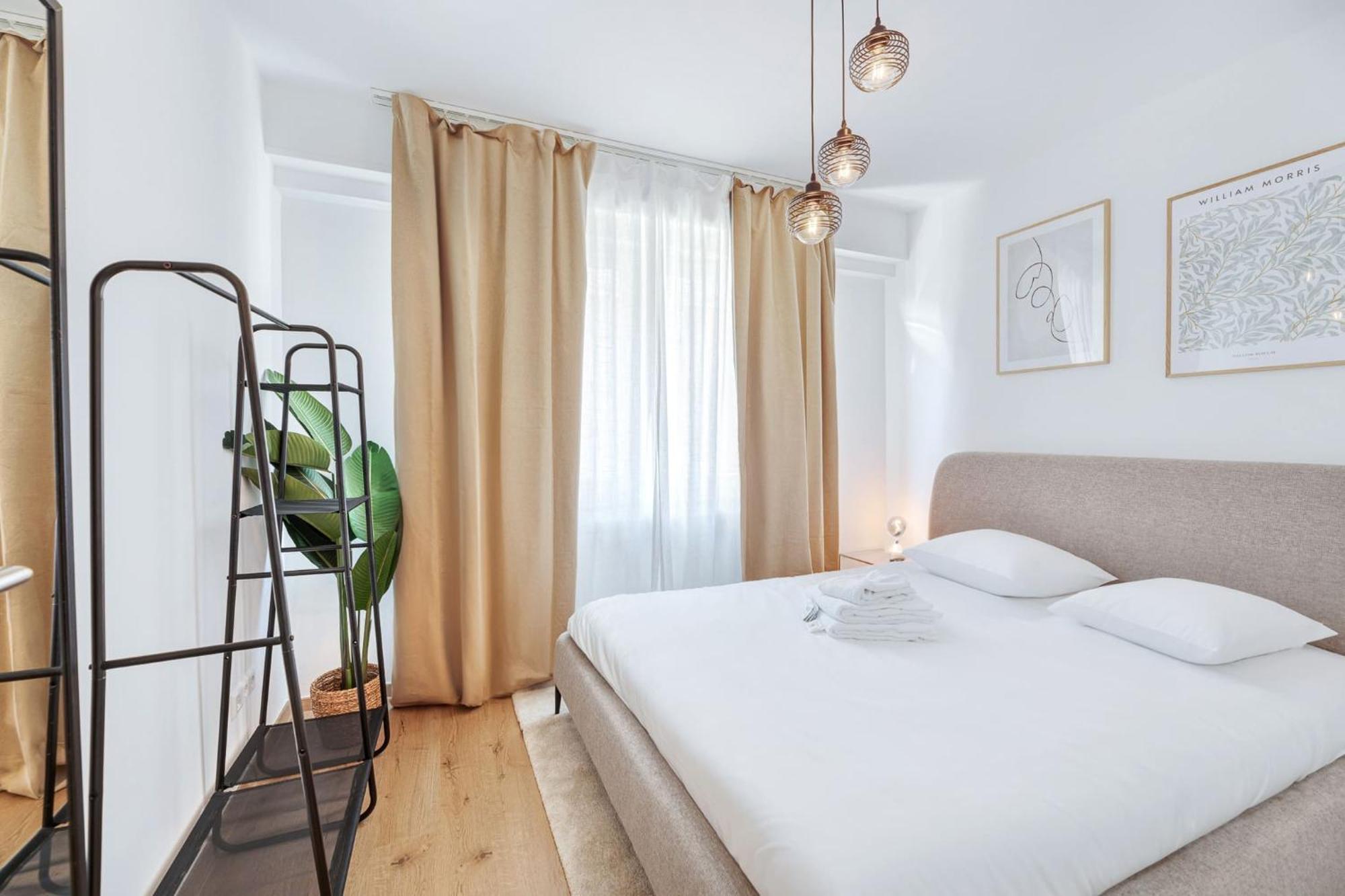 Bright & Stylish 2Br Apt In City Center *