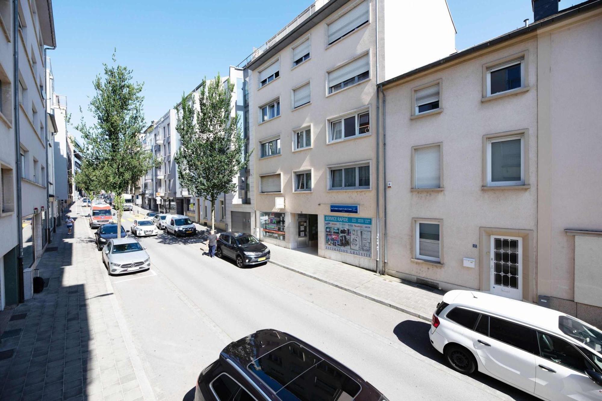 Bright & Stylish 2Br Apt In City Center Apartment *